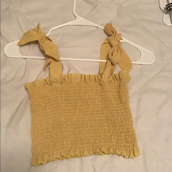 Bundle of 3 crop tops - Picture 3 of 3
